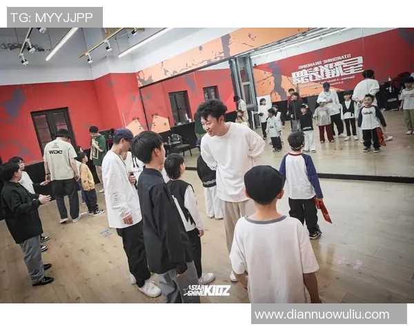 南京街舞队意识形态的深度对比与文化影响探讨